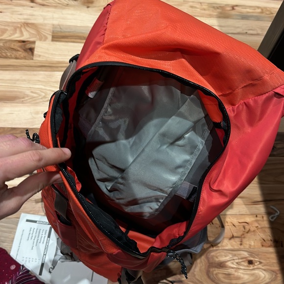 Kelty Radii 27 backpacking pack - Picture 3 of 11
